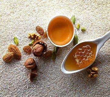 蜂蜜蛋黄牛奶面膜