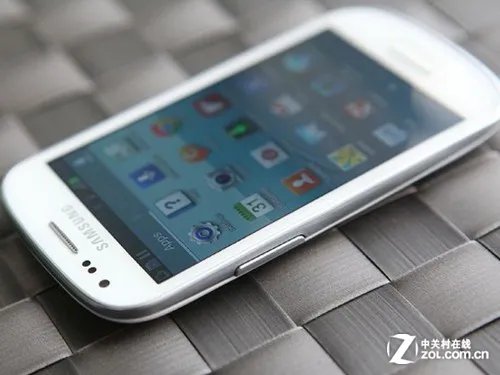 经典小巧智能机 三星i8190N特价1220元