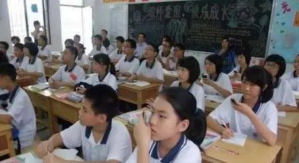 禁止公开学生成绩和排名，这是掩耳盗铃和迁就“弱者”吗？