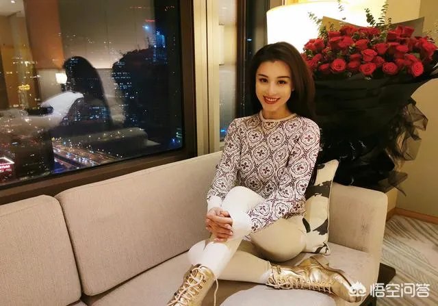 今年秋季流行什么衣服?