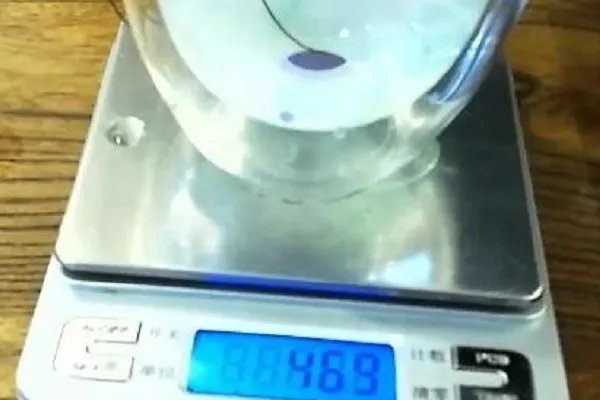 一杯水如何鉴别翡翠?