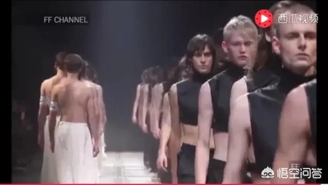 为什么时装秀设计师最后出场都穿的很朴素啊？