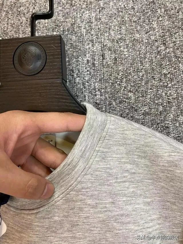 今年秋季流行什么衣服?