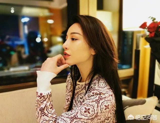 今年秋季流行什么衣服?