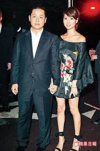 孙芸芸和廖镇汉各玩各的要离婚 廖镇汉年轻时候的照片