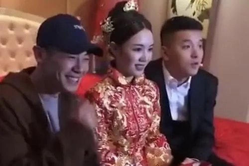 朱亚文妹妹出嫁,为何妹夫却格外受关注呢?