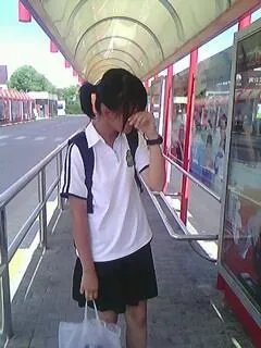 位育中学夏季校服（求图！！！）