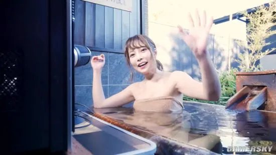 日本女主播边泡温泉边打游戏 到底坑没坑队友？
