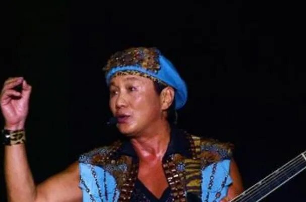许冠杰十大经典歌曲排行榜:《半斤八两》上榜,第一百听不腻