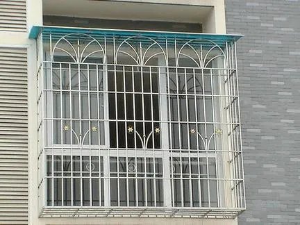 防盗窗到底怎么装才最安全?老师傅一句话我就后悔了
