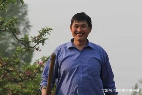 朱之文被村民“吸血”10年,家里门还总被踹开,他为何不搬家?