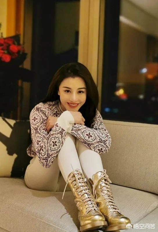 今年秋季流行什么衣服?