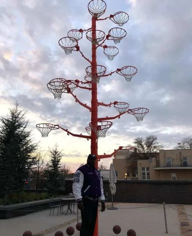 在NBA中，扣碎篮板谁最强？