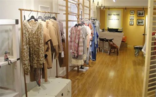 小型服装店装修效果图女装 彰显女装店铺独特魅力