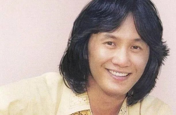 许冠杰十大经典歌曲排行榜:《半斤八两》上榜,第一百听不腻