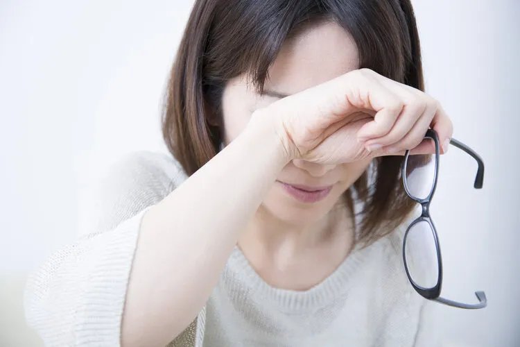 “左眼跳财,右眼跳灾”,其实是错的,眼皮跳是在提醒你这3件事
