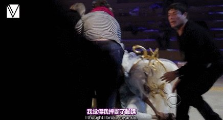 #维密大秀#为什么说“奚梦瑶一摔断送了自己的维密生涯”?
