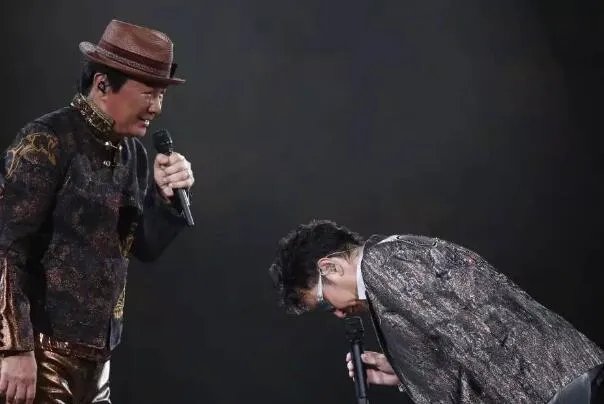 许冠杰十大经典歌曲排行榜:《半斤八两》上榜,第一百听不腻