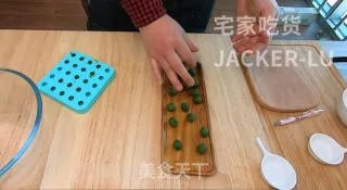 第一次尝试自制滚元宵,抹茶巧克力馅,简单又美味!
