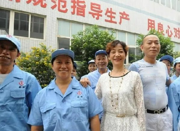 “秦妈火锅”创始人秦远红去世,她背后有着怎样的传奇故事?