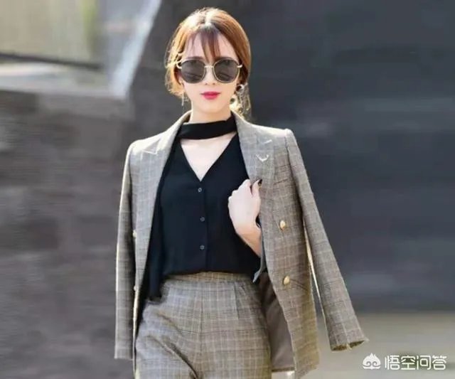 今年秋季流行什么衣服?