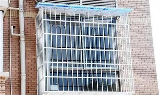 防盗窗到底怎么装才最安全?老师傅一句话我就后悔了