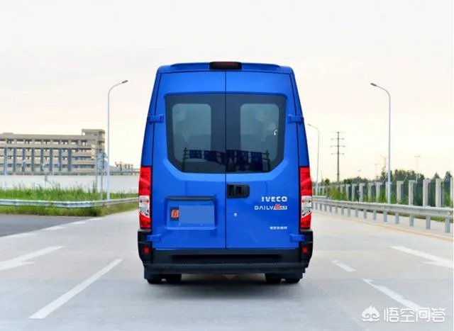 宝骏360和依维柯，哪个更适合自驾游？