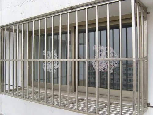 防盗窗到底怎么装才最安全?老师傅一句话我就后悔了