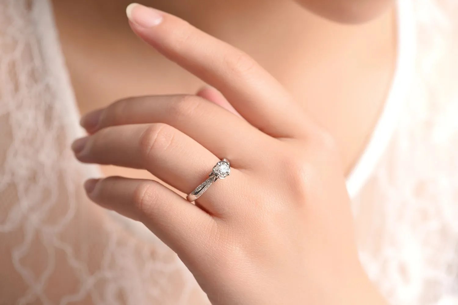 结婚戒指戴左手还是右手 婚戒的戴法有哪些不同寓意