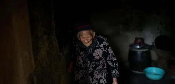 韦绍兰辞世