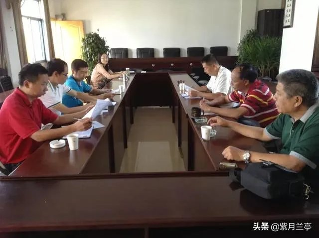 领导退二线在本单位怎么管？