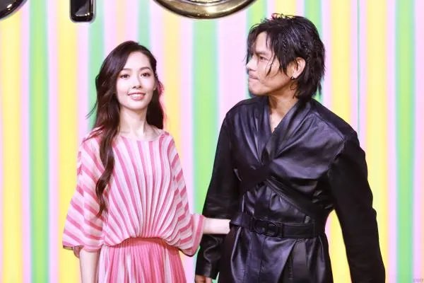 郭碧婷深夜发文,和向佐有多大的关系?