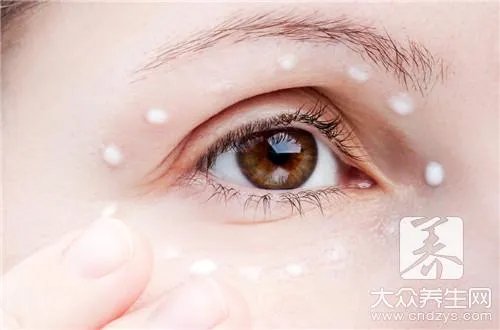 教您自制眼膜,补水去细纹!