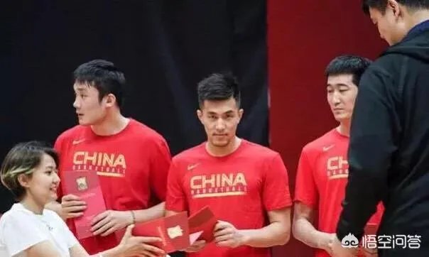郭艾伦跑男撕名牌PK Anglebaby毫不留情,这是放飞自我的真实郭少吗?