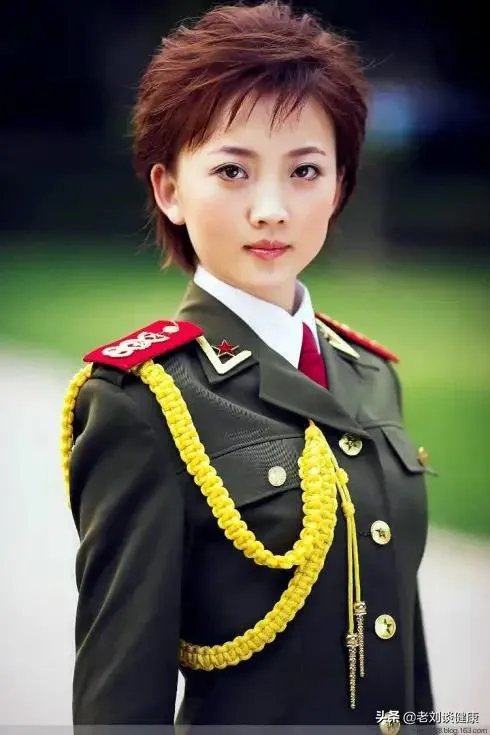 谁手机里有美女美景图片,能不能分享让大家看看?