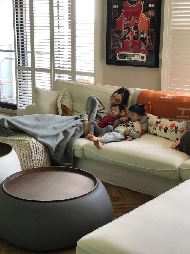 周杰伦气哭，同是养两孩为嘛范玮琪的豪宅还那么仙