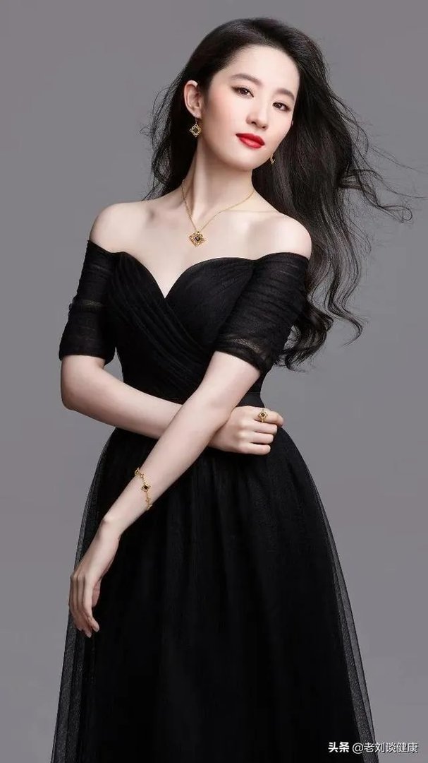 谁手机里有美女美景图片,能不能分享让大家看看?