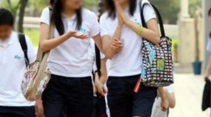 韩国有31所女校限制内衣颜色,学校这么做的目的是什么?