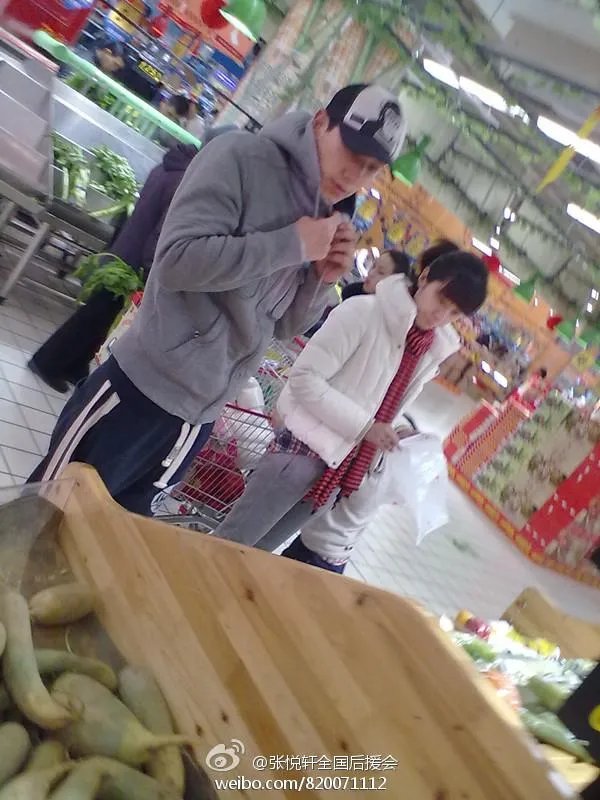 国际名模张亮的老婆是谁?也就是张天天的妈妈。求几张他们的照片啊啊 ……
