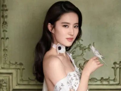 刘亦菲发文为唐嫣庆生，两人是如何认识的？有哪些合作？