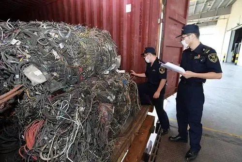 广州海关依法退运72.4吨洋垃圾