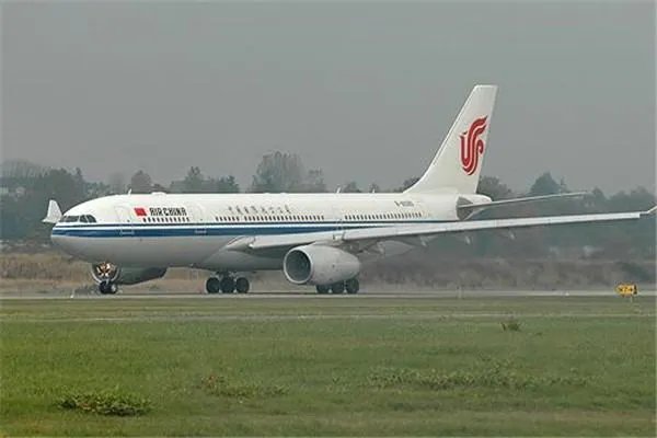 国航大幅减少香港往返北京的航班,还有哪些方法可以从香港迅速返回北京?