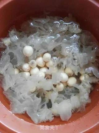莲子银耳汤