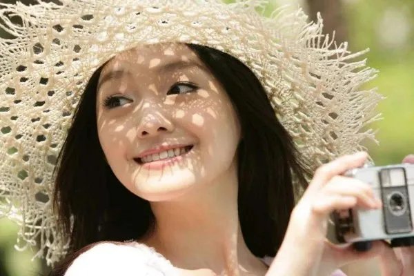 明明大小S长得一样，怎么那么多人都说大S更好看？