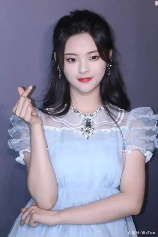 22岁杨超越为什么不能落户上海?