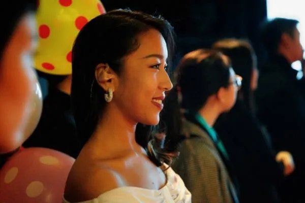 吉克隽逸因为多年前的一段感情经历被送上了热搜，事情真相究竟如何？