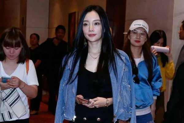 李小璐与李晨之间分手,背后究竟是什么原因?