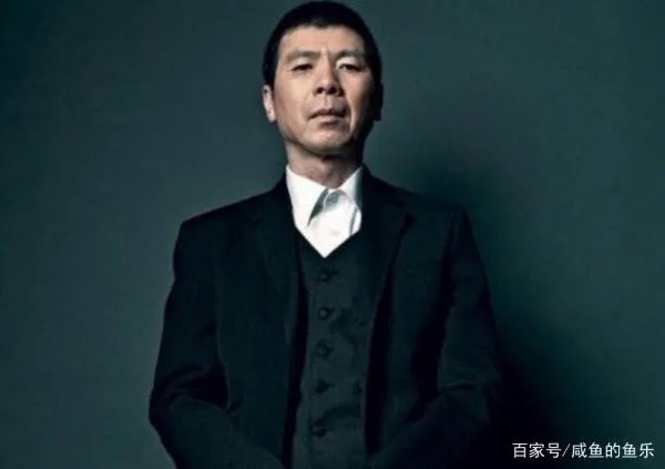 冯小刚病情加重,收入过亿却久病不医,原因是什么?