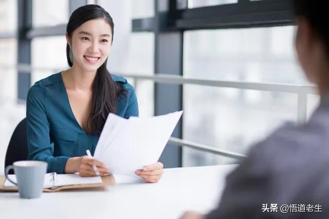 外企面试中如何作简短的英语自我介绍?
