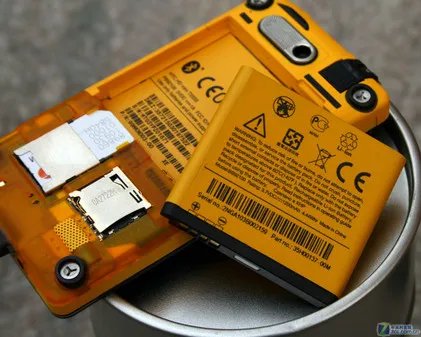 小了两圈:HTC HD mini